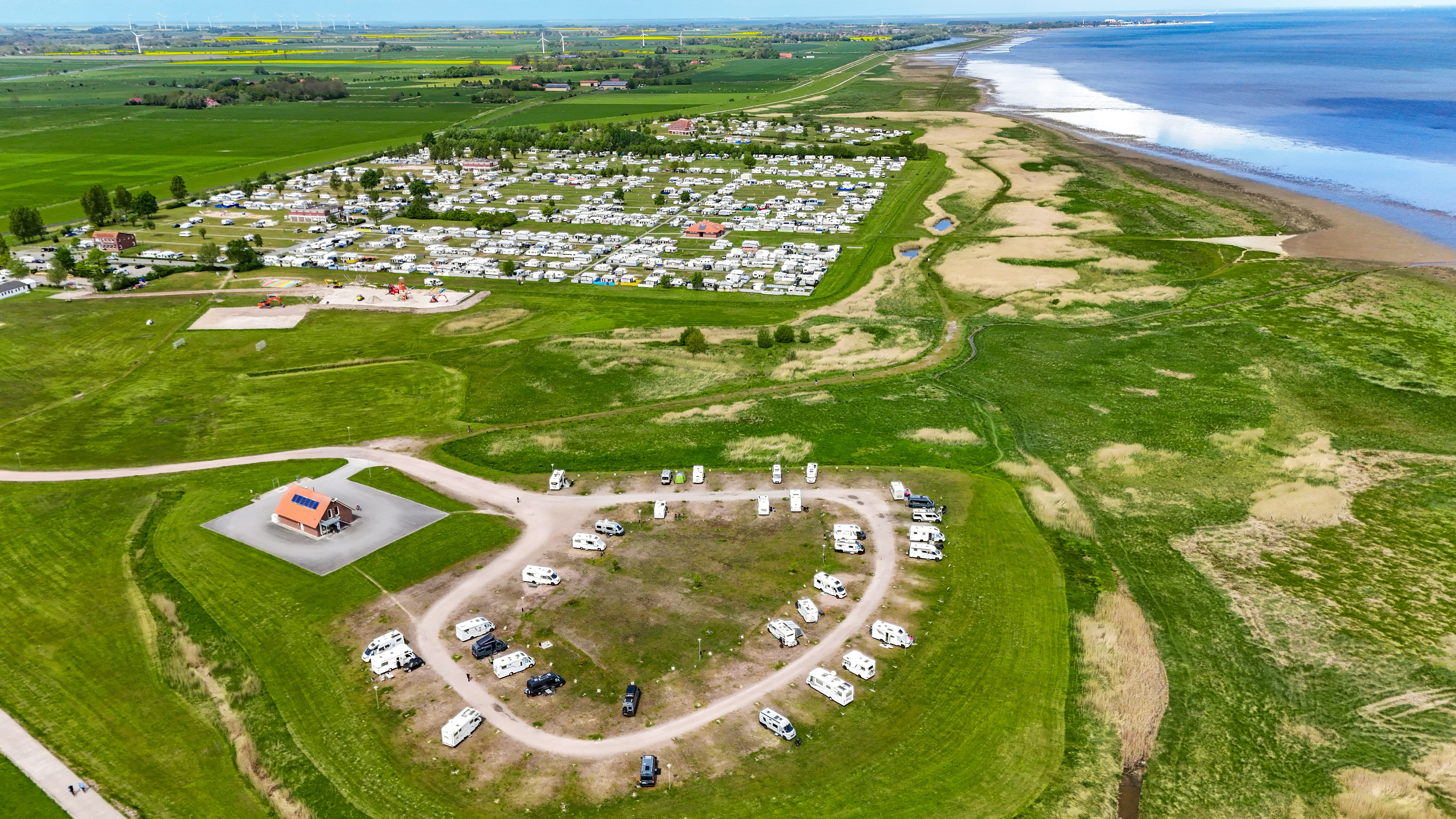 Überland Hooksiel  Nordsee Campingplatz Hooksiel  - Luftaufnahme des Campingplatzes