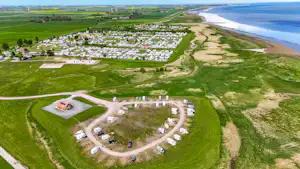 Überland Hooksiel Nordsee Campingplatz Hooksiel - Luftaufnahme des Campingplatzes