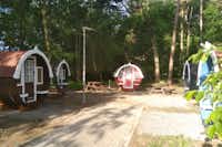 Camping Hümmlinger Land - Mobilheim-Fässer auf dem Campingplatz