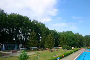 Campingplatz im Waldbad Dähre - Liegewiese mit schattigen Ecken