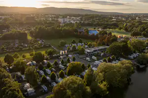 Kassel Camping- & Wohnmobilplatz - Luftaufnahme des Campingplatzes