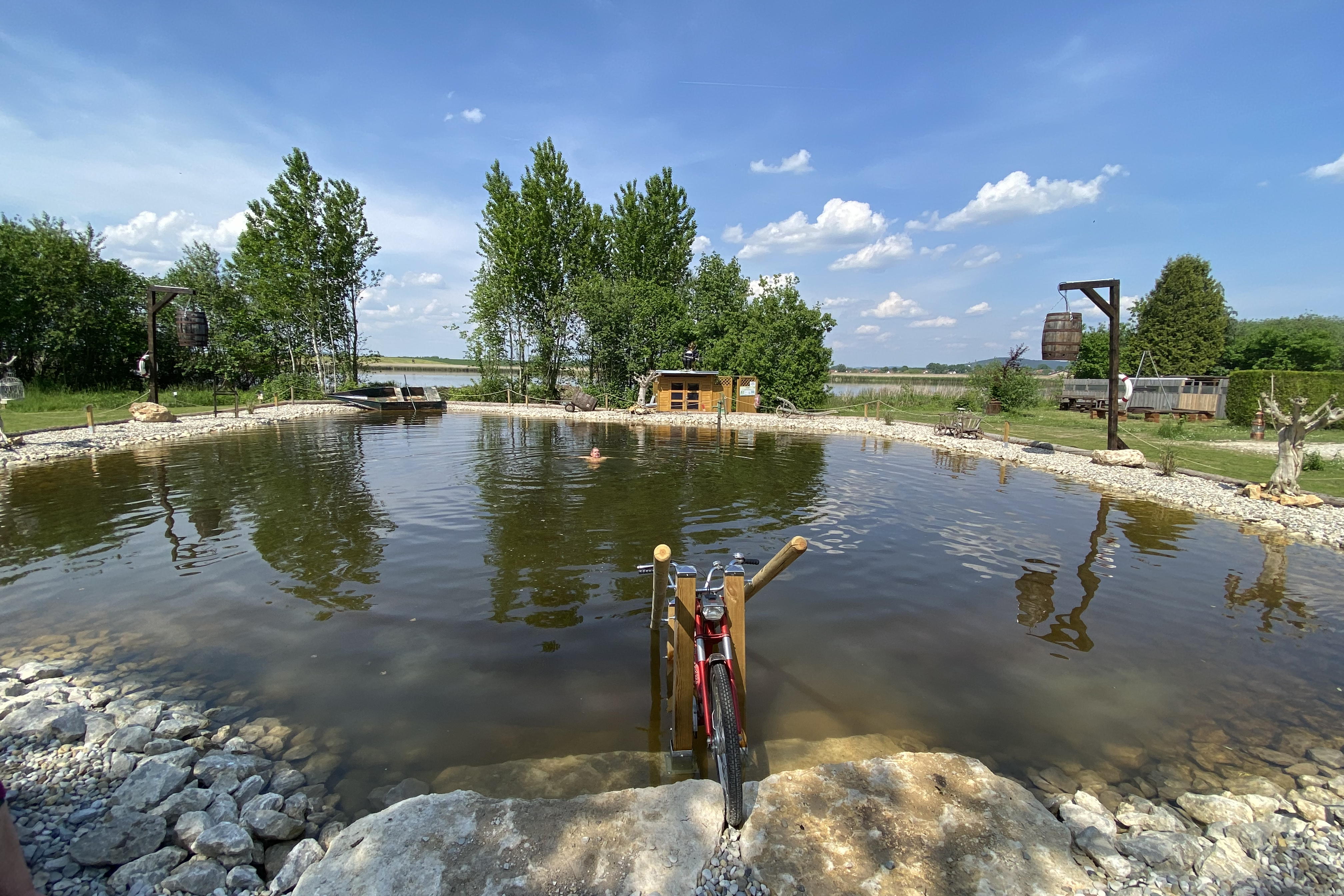 Naturcamp Kauerlach  Campingplatz Kauerlacher Weiher - Naturschwimmteich auf dem Campingplatz