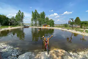 Naturcamp Kauerlach Campingplatz Kauerlacher Weiher - Naturschwimmteich auf dem Campingplatz