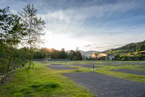 Camping Kinzigtal Campingplatz Kinzigtal - Blick auf die Standplätze auf der Wiese