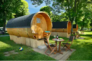 KNAUS Campingpark Bernkastel-Kues - Campingfässer mit kleiner Terrasse