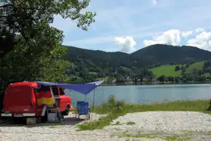 Campingplatz Lido - Stellplätze vom Campingplatz mit Blick auf den Schliersee