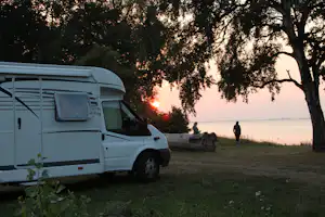 Campingplatz Loissin - Uferbereich auf dem Campingplatz mit Blick auf den See