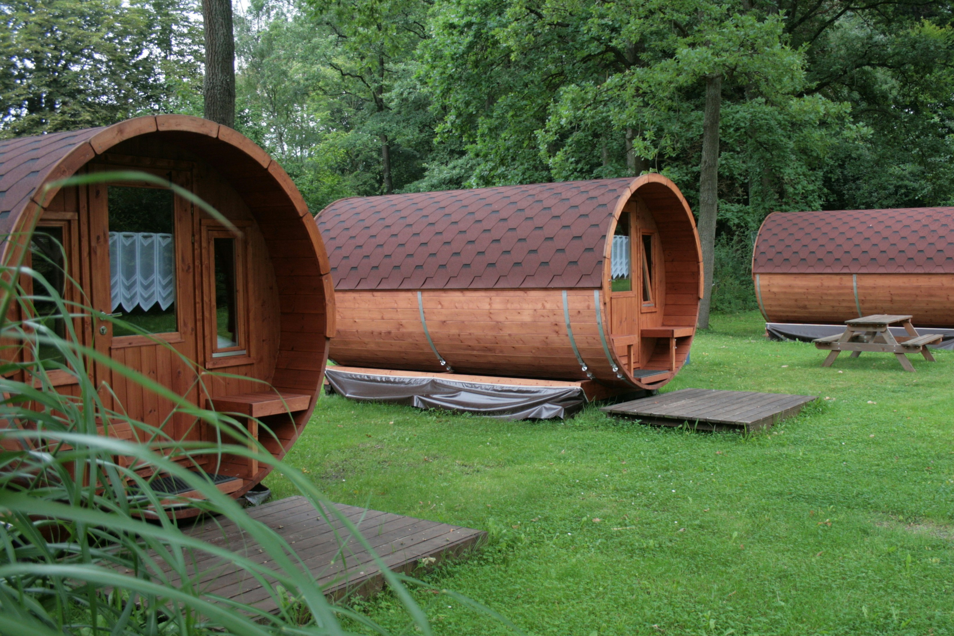 Camping Loosteich - Campingfässer auf dem Campingplatz