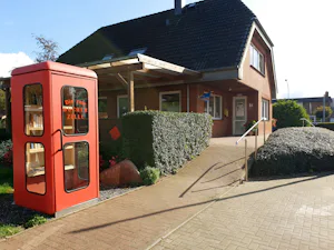 Campingplatz Luebeck Schoenboecken - Buchtausch in Telefonzelle.jpg