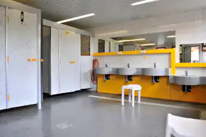 Campingplatz Mainblick - Sanitärbereich von innen vom Campingplatz