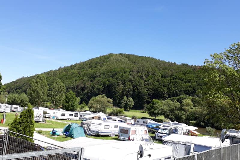 Campingplatz Mainufer - Grüner Campingplatz am Waldrand