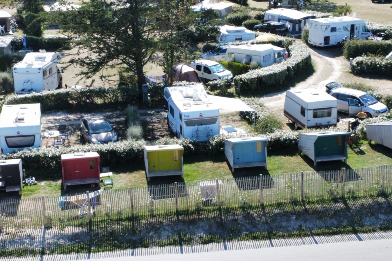 Campingplatz Ode Vras  Camping Ode Vras - Wohnmobil- und Wohnwagenstandplätze auf der Wiese