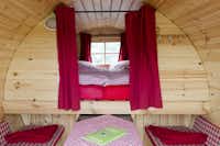 Campingplatz Odersbach - Innenansicht und Einrichtung einer Schlaffass-Mietunterkunft