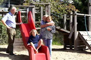 Campingplatz Ostseeblick - Camper auf dem Spielplatz vom Campingplatz