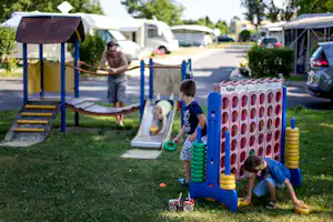 Campingplatz Parktherme Bad Radkersburg - spielende Kinder auf Spielplatz vom Campingplatz