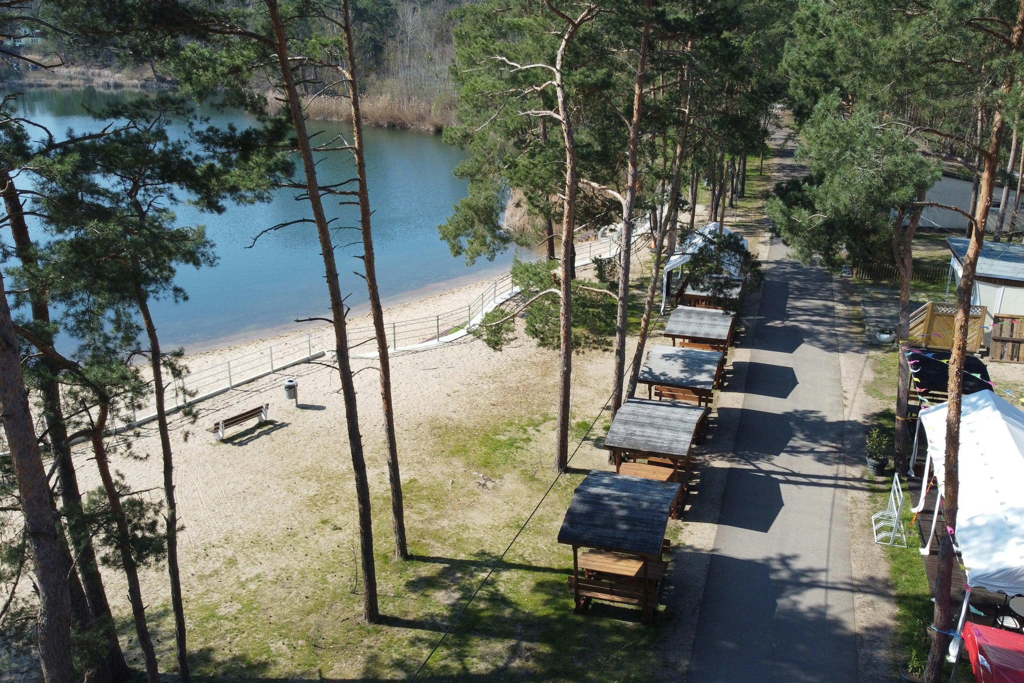 Campingplatz Plattensee Dannigkow - Blick auf den Campingplatz direkt am See