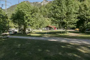 Campingplatz Renken - Blick über den Platz auf das Haupthaus