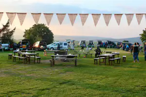 Campingplatz Rhön Feeling - Lagerfeuer- und Grillstelle auf dem Campingplatz