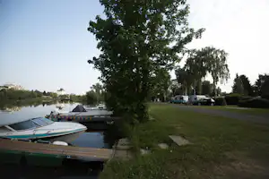 Campingplatz Schiefer Turm - Ufer vom Main am Campingplatz