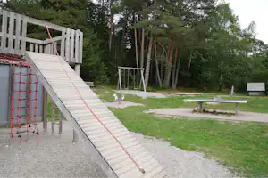 Campingplatz Schluchsee - Tischtennisplatte am Spielplatz vom Campingplatz im Grünen