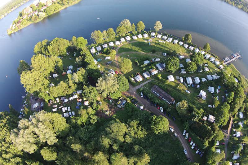 Campingplatz Schwalkenberg  - Campingplatz am See aus der Vogelperspektive