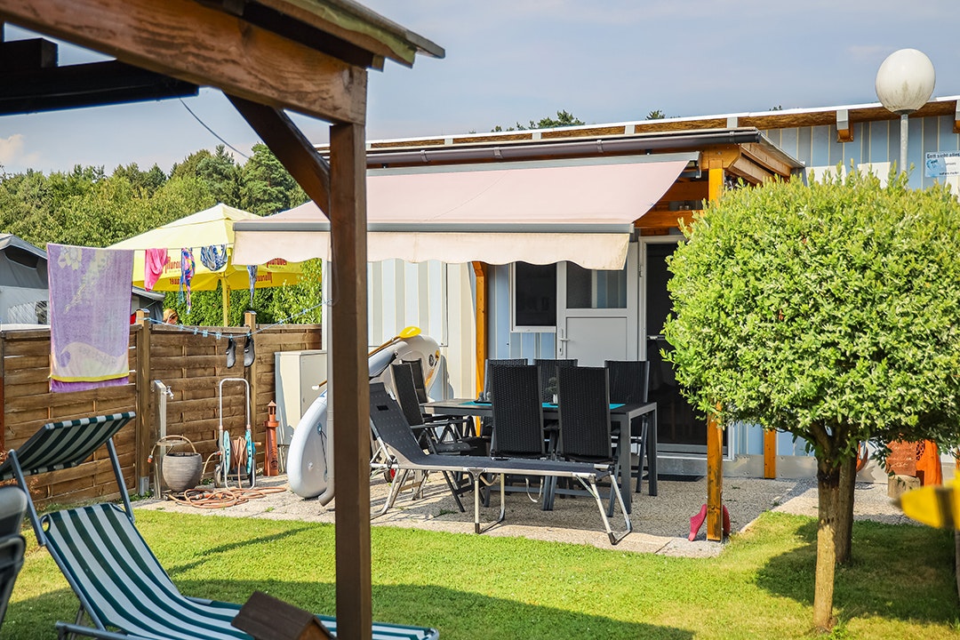 Freizeitzentrum Schwarzlsee  Campingplatz Schwarzl-Freizeitzentrum  - Mobilheim mit Terrasse auf dem Campingplatz
