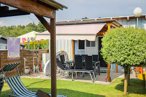 Freizeitzentrum Schwarzlsee Campingplatz Schwarzl-Freizeitzentrum - Mobilheim mit Terrasse auf dem Campingplatz