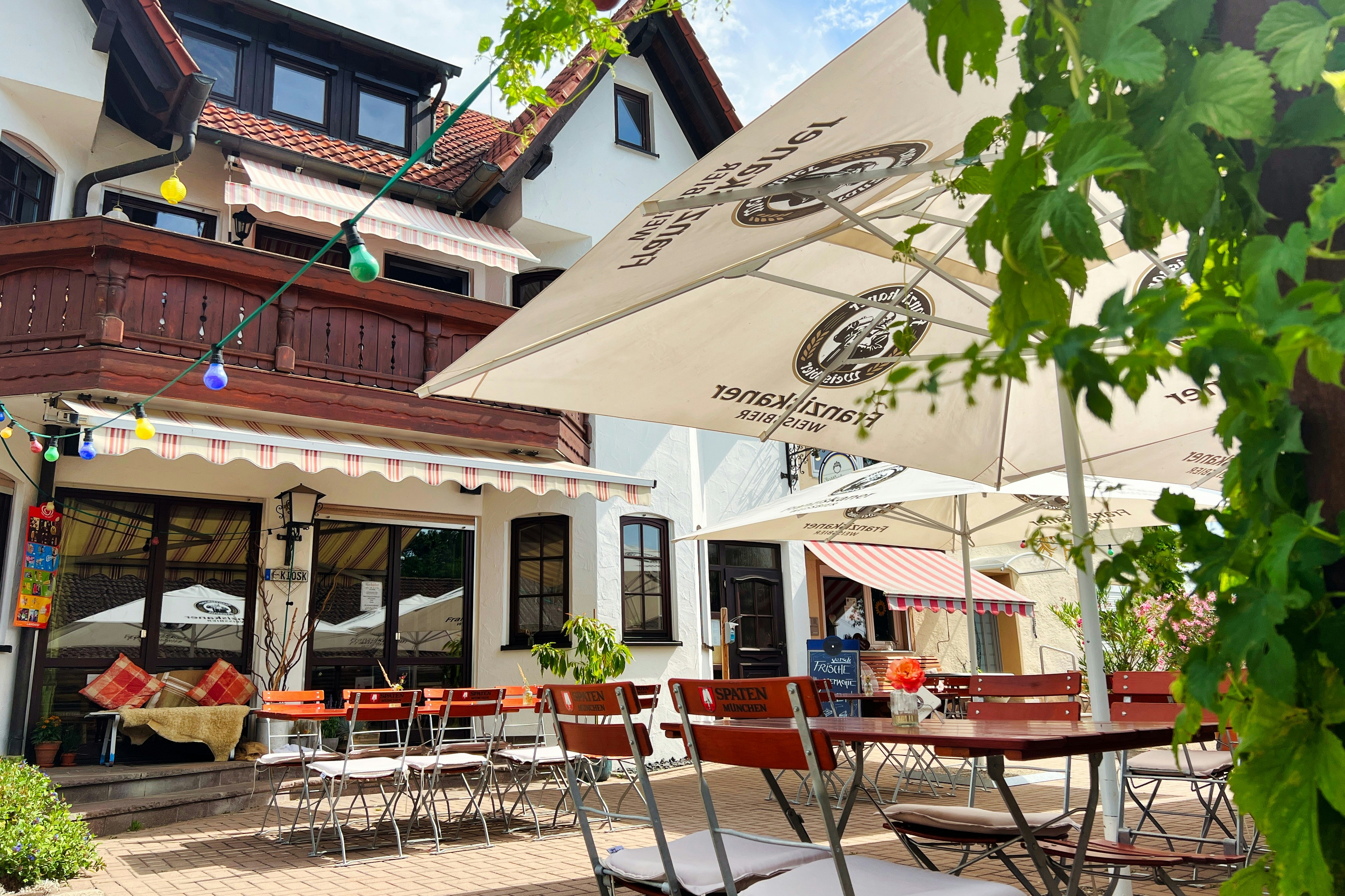 Campingplatz Sonnenhof  Campingplatz SONNENHOF - Restaurant mit Terrasse auf dem Campingplatz