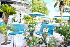 Campingplatz Sport-Ecke - Lounge bei Restaurant auf dem Campingplatz
