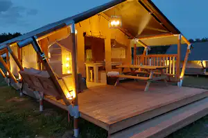 Campingplatz Sternencamp - Mobilheim mit Terrasse auf dem Campingplatz