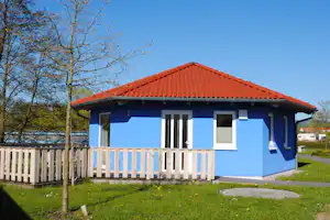 Campingplatz Strandbad Breitungen - Blick auf Mobilheim mit Terrasse auf dem Campingplatz