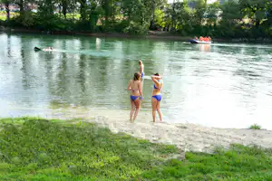 Campingplatz Sulz - Gäste am Badestrand vor dem Campingplatz