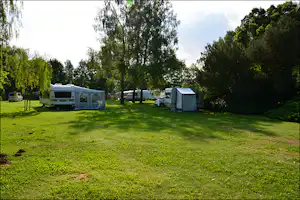 Campingplatz Thayapark - Wohnwagenstellplätze im Grünen auf dem Campingplatz