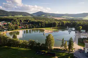 Campingplatz Trixi Ferienpark - Luftaufnahme vom Campingplatz am Trixi Waldstrandbad
