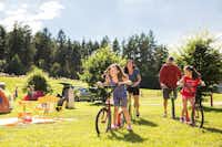 Campingplatz Trixi Ferienpark  - Camper auf Fahrrädern vom Campingplatz