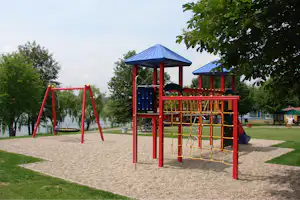 Campingplatz und Strandbad Hasse - Kinderspielplatz neben dem See auf dem Campingplatz
