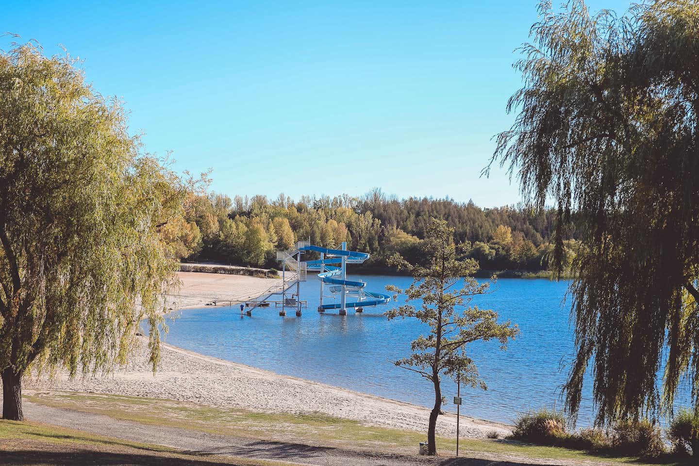 Campingplatz und Strandbad Hasse - Rutsche in den See  auf dem Campingplatz 
