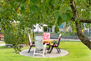 Campingplatz Werratal - Kleiner Garten vor der Rezeption
