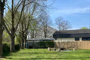 Campingplatz Wetzlar - Zeltwiese mit Feuerstelle auf dem Campingplatz