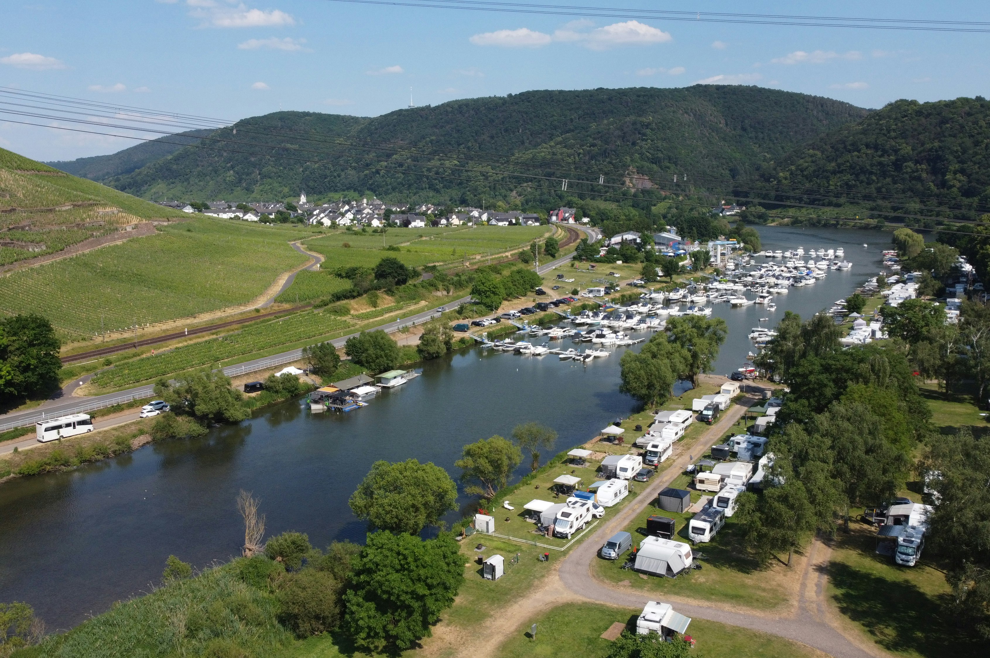Ferieninsel Winningen  - Luftaufnahme des Campingplatzes