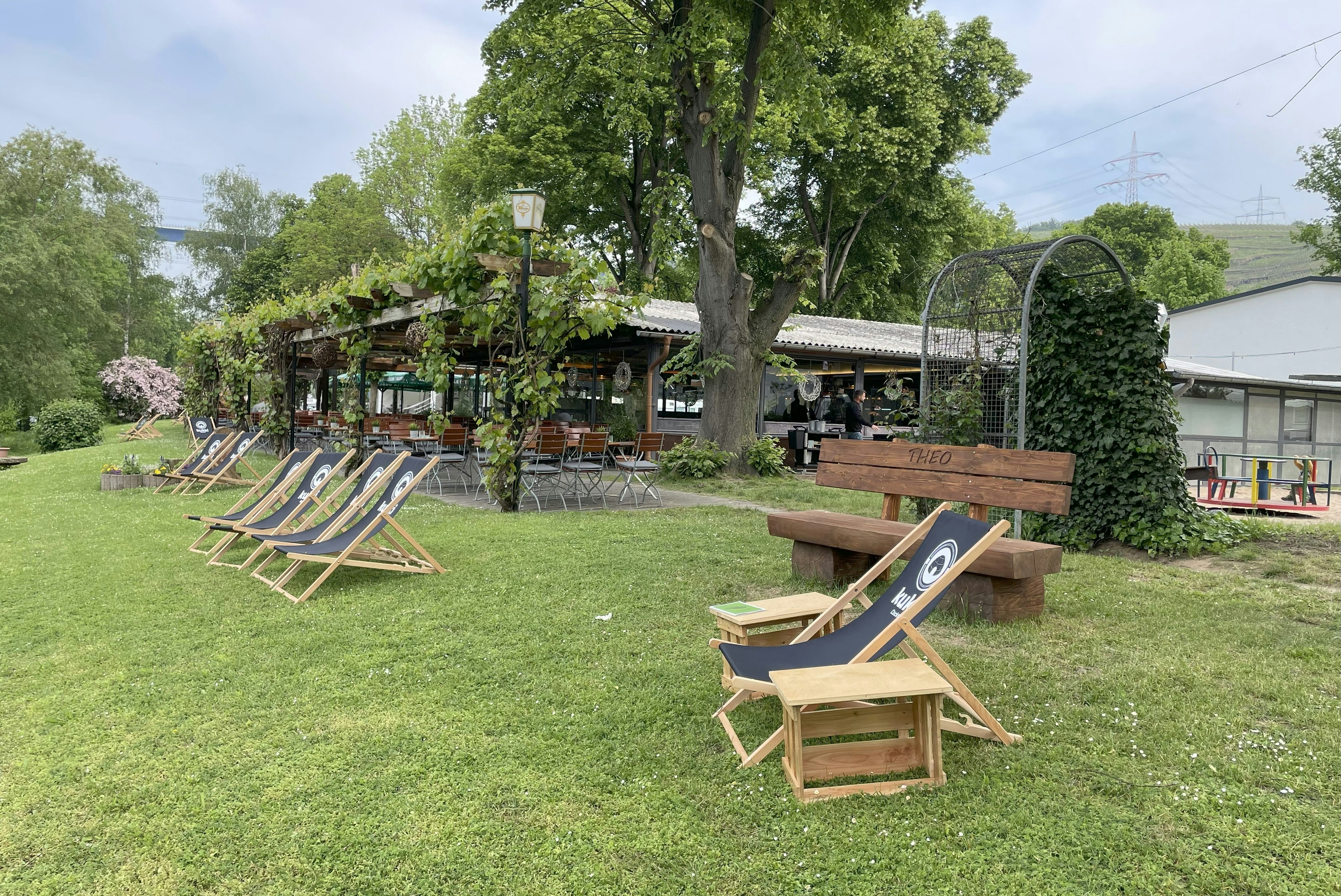 Ferieninsel Winningen  - Restaurant mit Terrasse auf dem Campingplatz