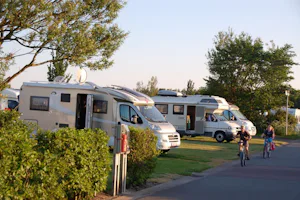 Campingplatz Zur Perle - Wohnmobil- und Wohnwagenstellplätze auf der Wiese