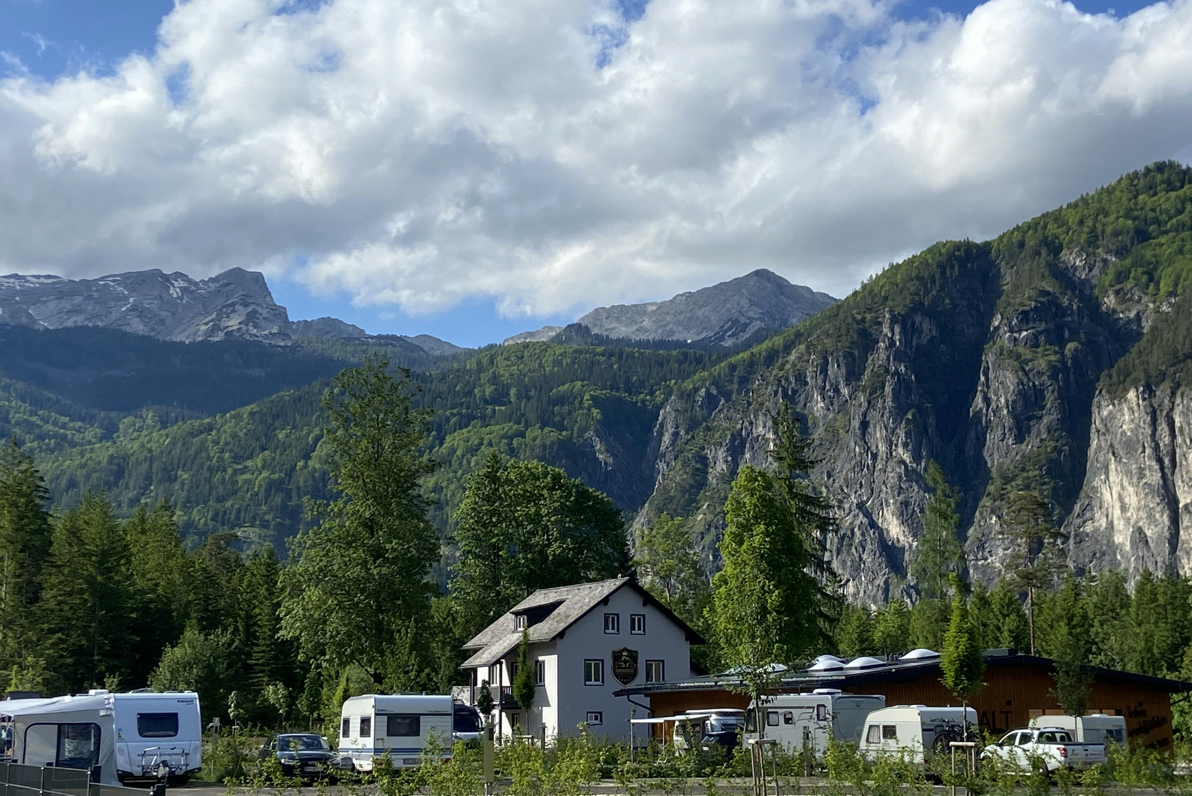 Campingresort Hinterstoder - Standplätze mit Blick auf die Berge