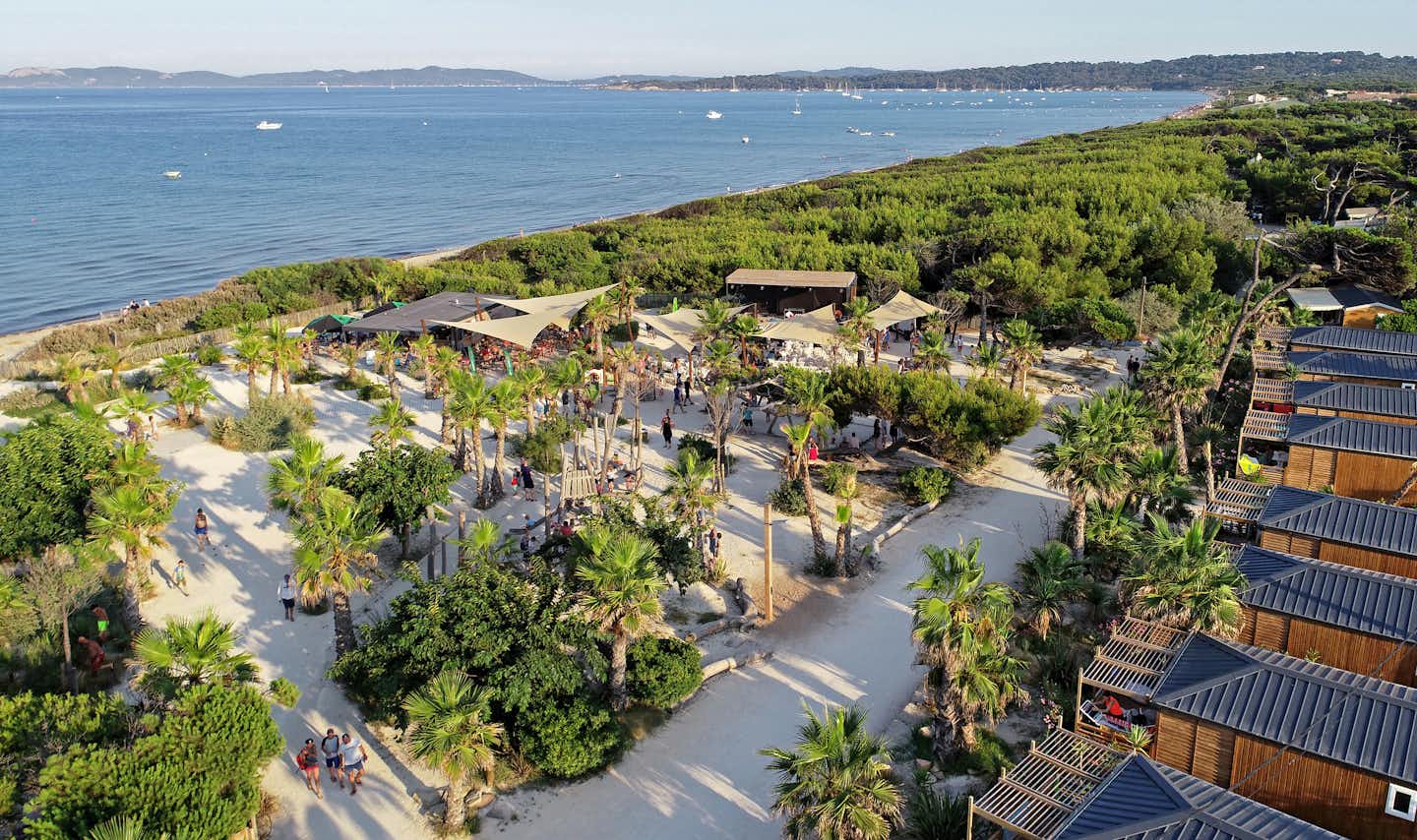 Campéole Eurosurf  -  Campingplatz mit Strand am Mittelmeer aus der Vogelperspektive