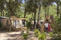 Camping Sandaya La Grande Côte - Mobilheime im Schatten der Bäume