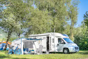 Camping Sandaya La Nublière Campéole La Nublière - Stellplatz auf der Wiese des Campingplatzes