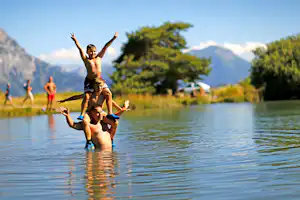 Campéole Le Clos du Lac - Camper im See am Campingplatz