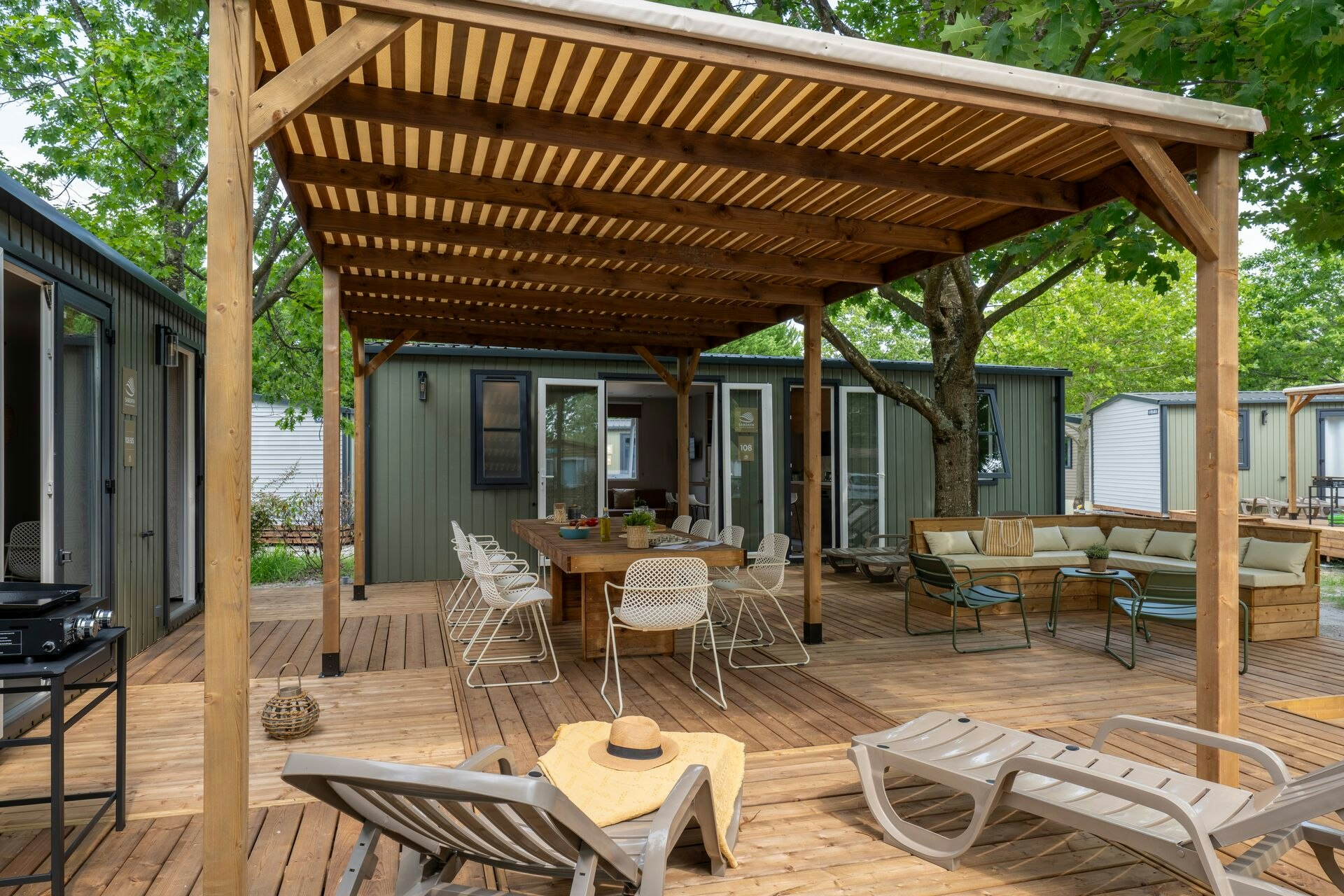 Campéole Le Lac de Sanguinet  - Mobilheim mit Terrasse auf dem Campingplatz