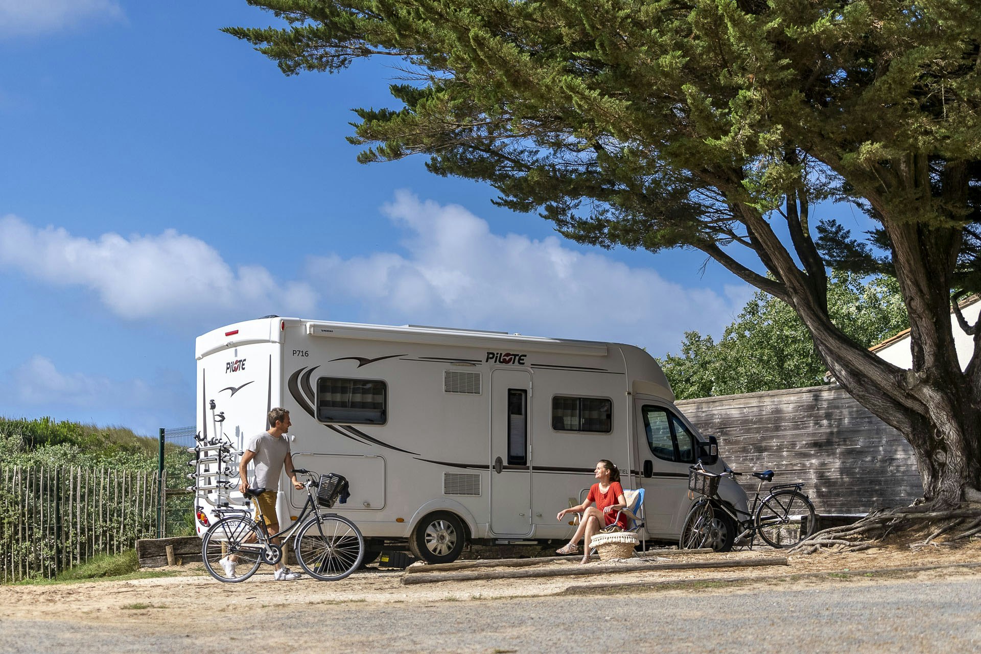 Camping Sandaya Amis de la Plage - Wohnmobil auf Standplatz auf dem Campingplatz
