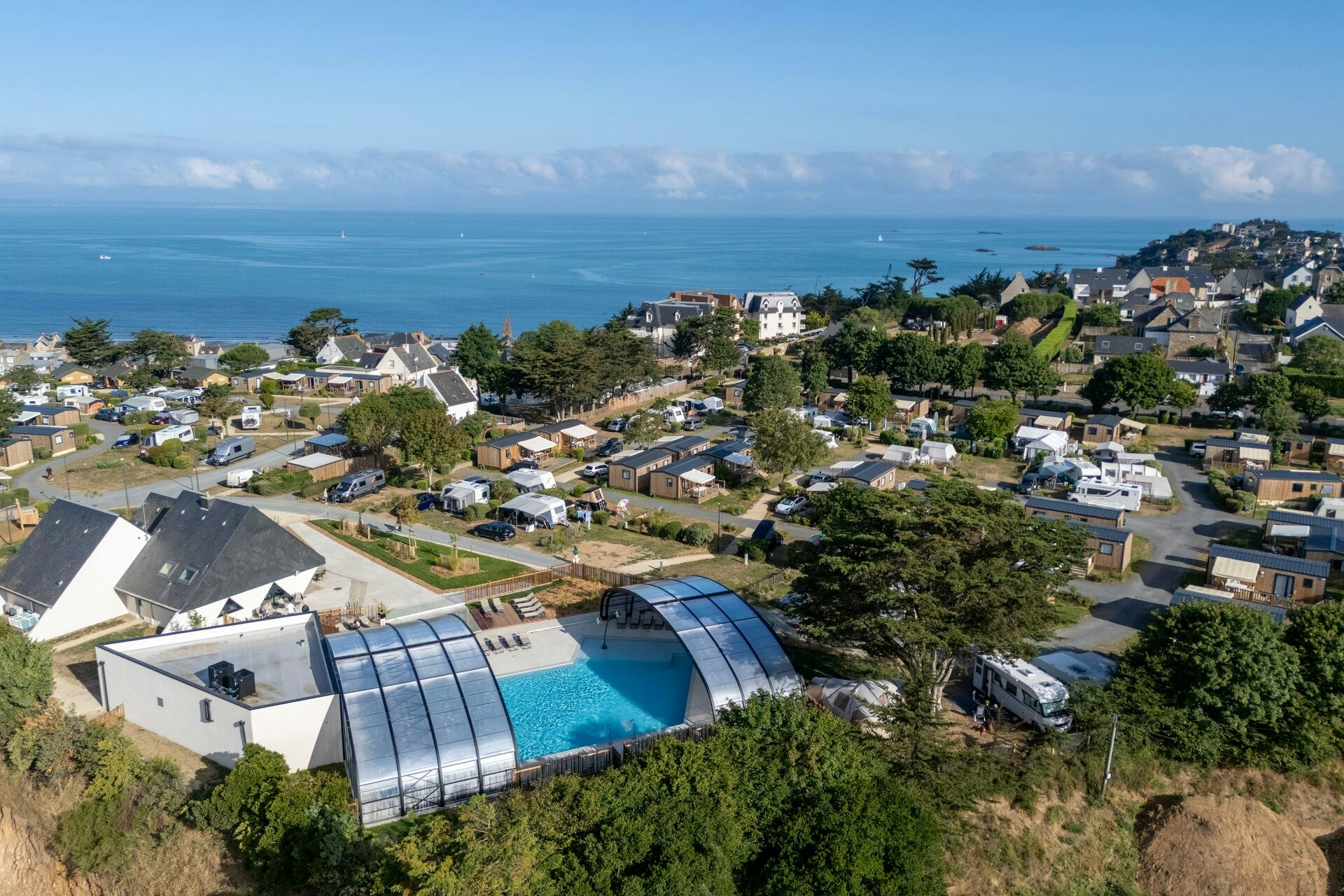 Camping Sandaya Val André  - Luftaufnahme des Campingplatzes